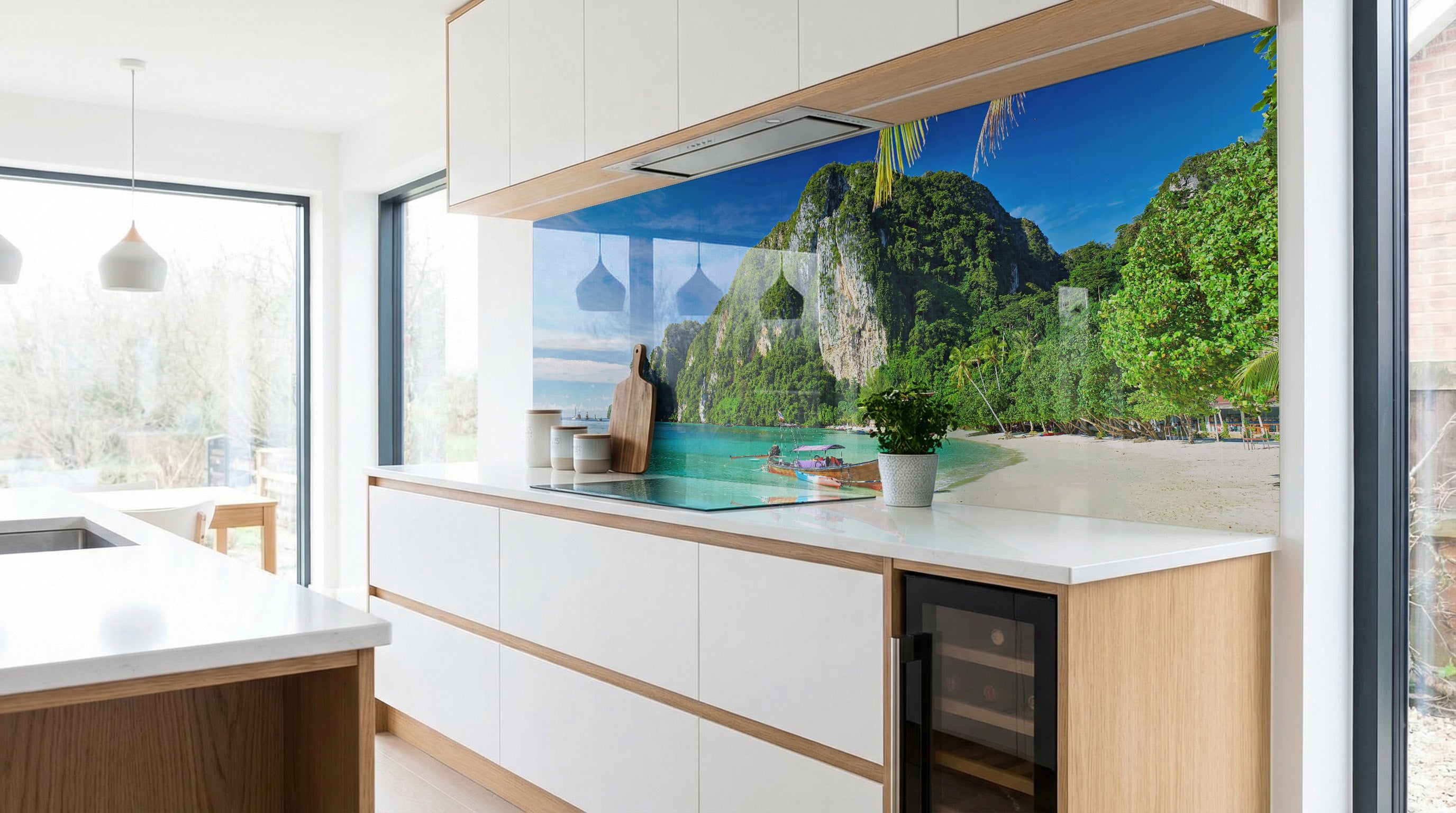 Moderne Küche mit Küchenrückwand – „Tropisches Inselparadies“ von glasposter.com und Cliffs.